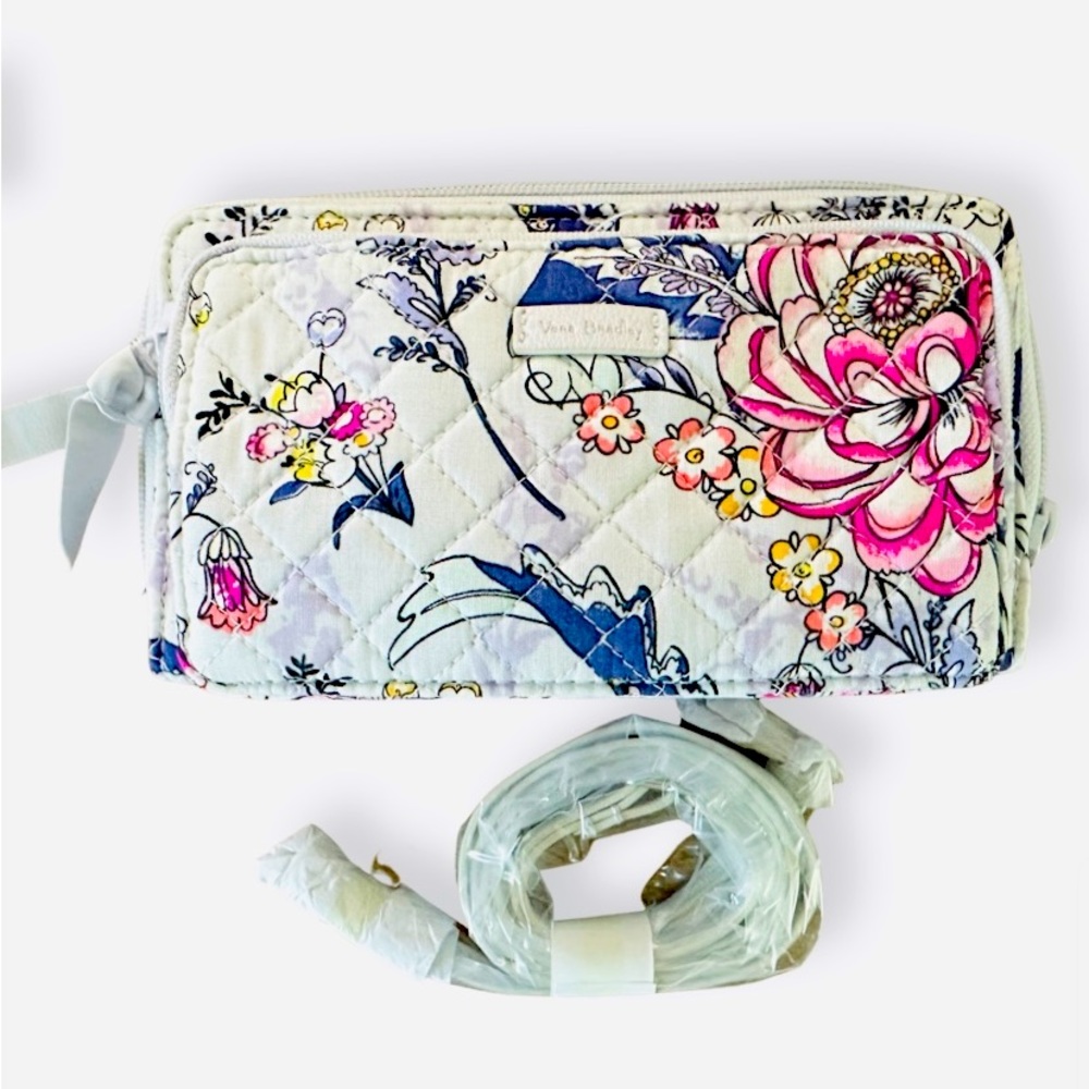Brand NEW Vera Bradley Cross Body.